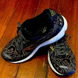 Brooks Ghost 12 NYC Marathon women size 9 running shoe. Black and gold.